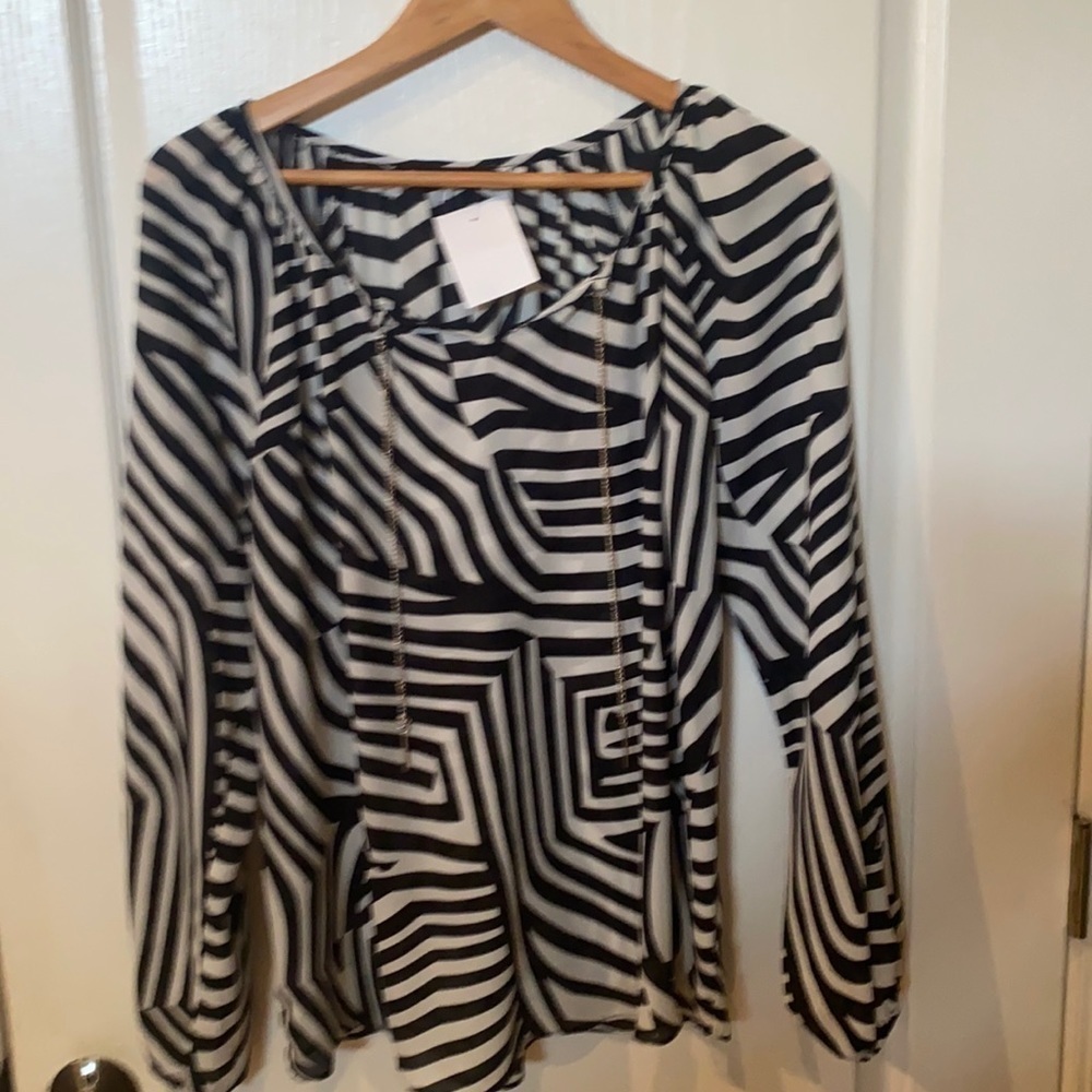 Sami & Jo NWT women’s long sleeve top